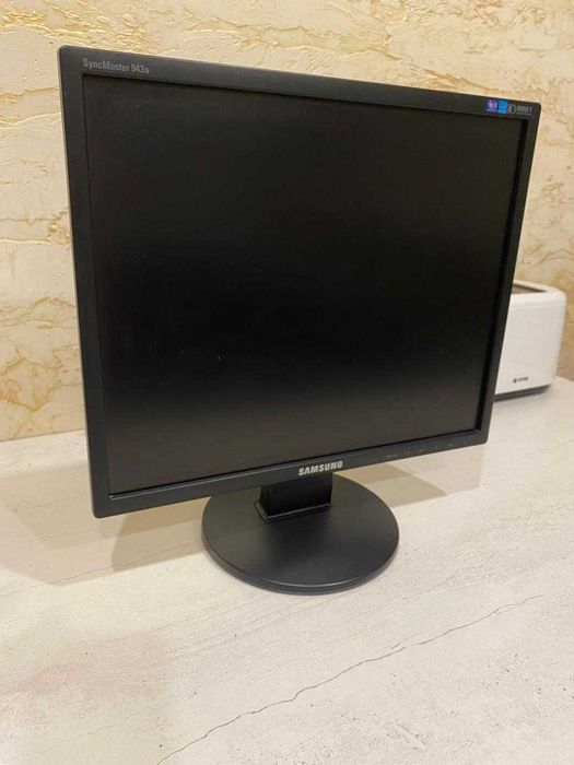 Монитор SAMSUNG SyncMaster 943N, диагональ 19