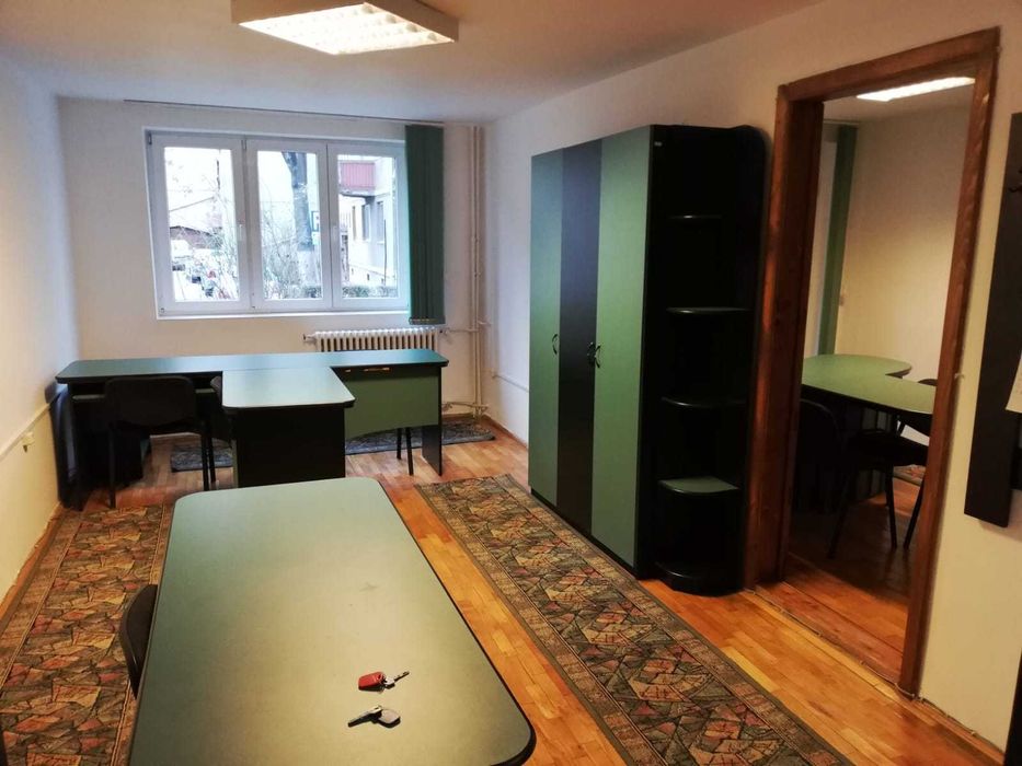 Dau în chirie ap 3 camere în Piața 1 Decembrie, mobilat și utilat