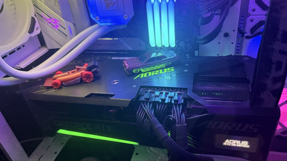 Продавам Nvidia RTX 3070 TI 8GB GDDR6X Aorus MASTER гаранция до 2026