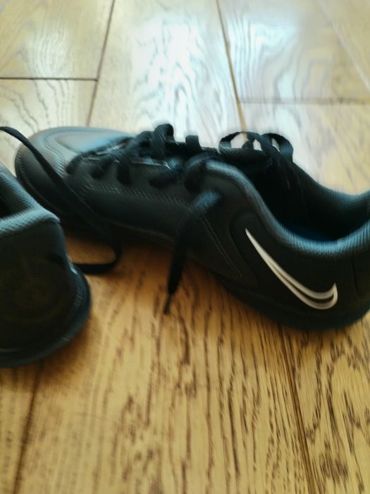 Продавам детски спортни обувки Nike