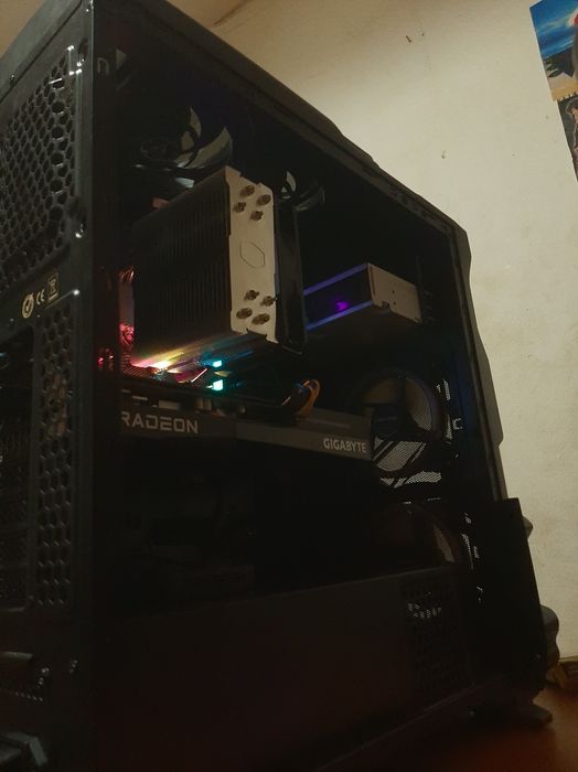 Чисто нов геймърски компютър Ryzen 7/RX 6600 GIGABYTE