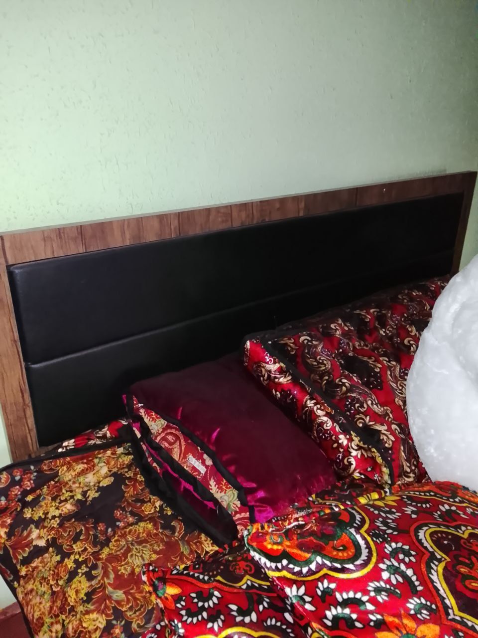 Xolati yangi.  koʻp ishlatilmagan xali xammasini bitta