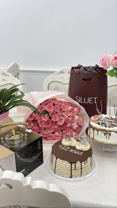 Букет әдемі таза бүгін алынған 51 роза 12000 тг сауда бар