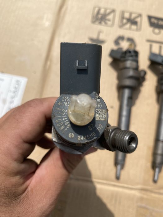 Injectoare  BMW 2.0D seria 3 F30 F35 Pret 400 lei bucata