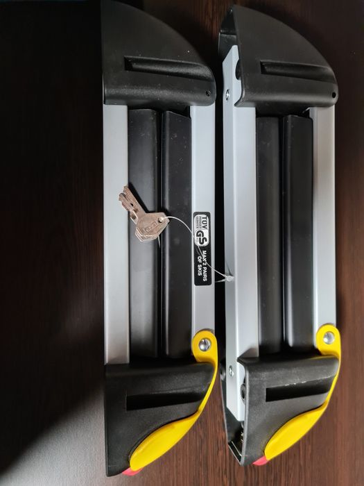 Suport auto pentru schiuri