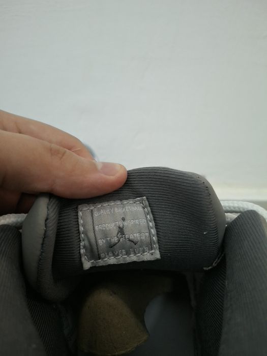 Vând jordan 11 cool grey