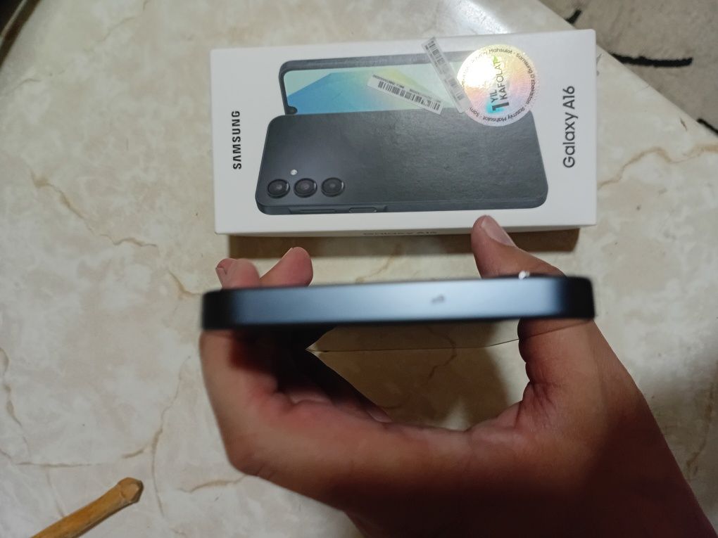 Galaxy A 16 6 Gb 128 Gb hotirali yengide