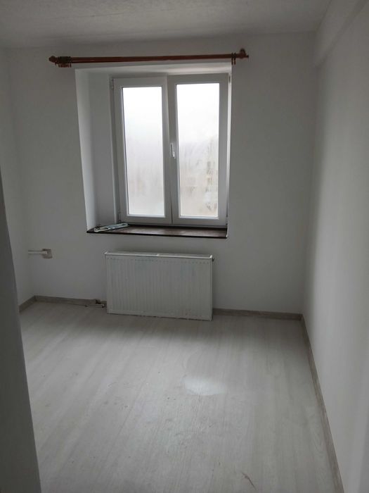 Vind garsoniera 11 mp et1  zona liceu M EMINESCU