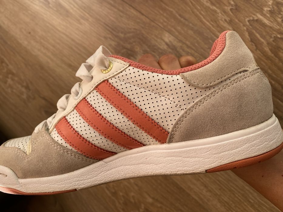 Кецове Adidas от естествени материали