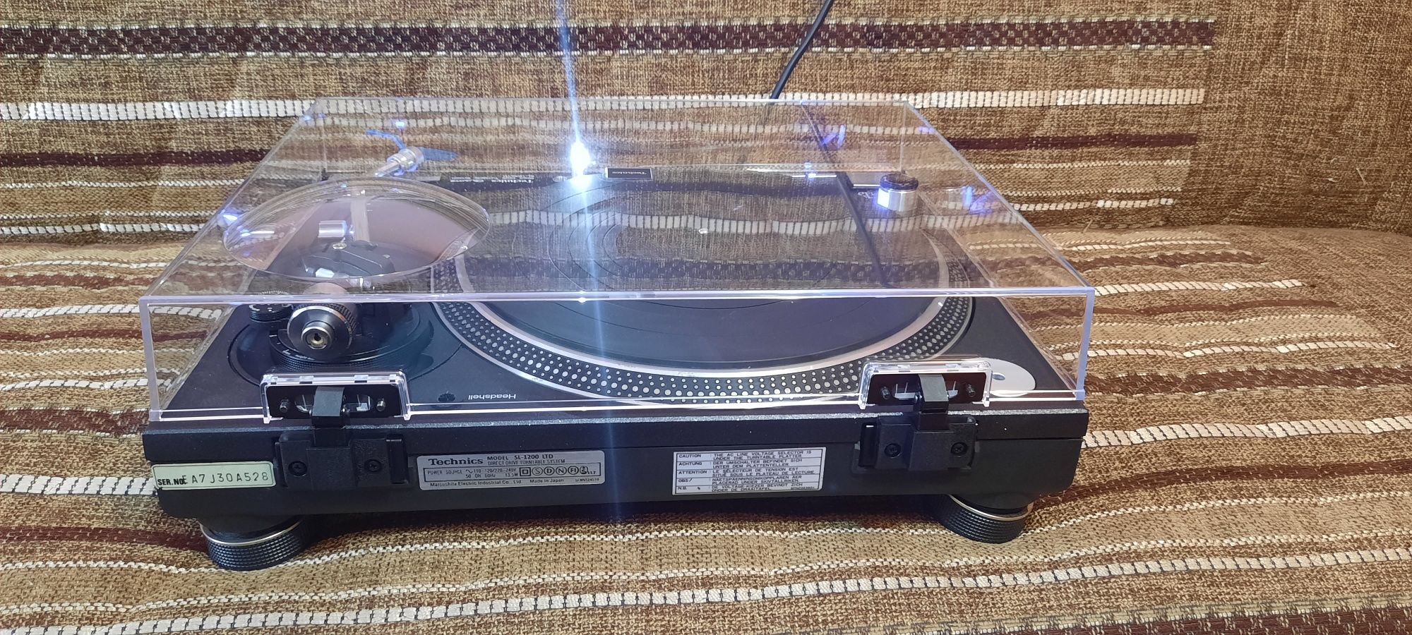 Arta muzicii vintage!, Pick-up Technics SL-1200 , disc vinil
