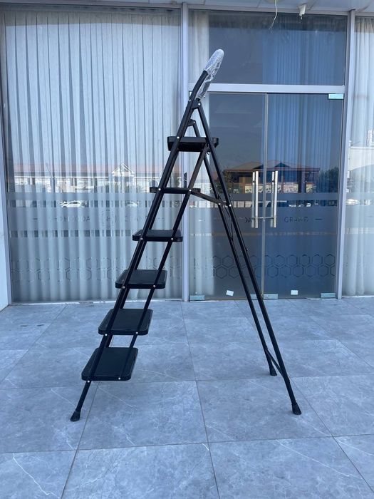 Стремянка стальная, широкие ступени лёгкая и устойчивая из Завода