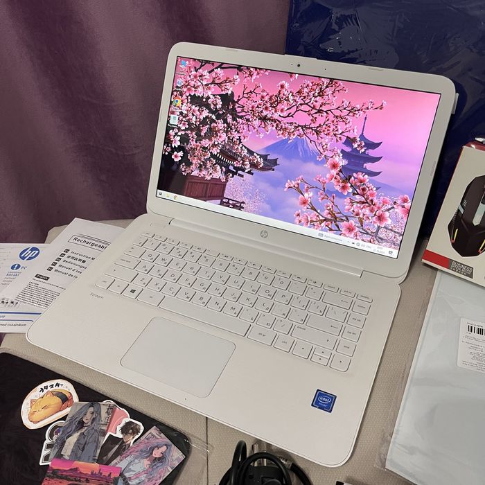 Продам американский фирменный ноутбук HP для серфинга в интернете