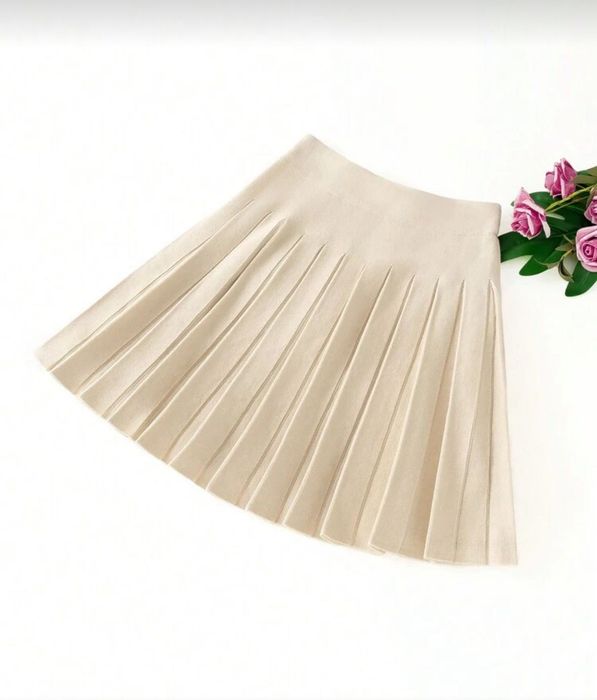 Зимна бежова пола