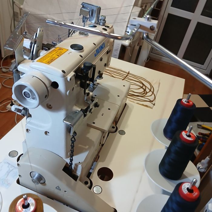Masina de cusut JUKI typ uberdeck cu 3 ace 5 fire