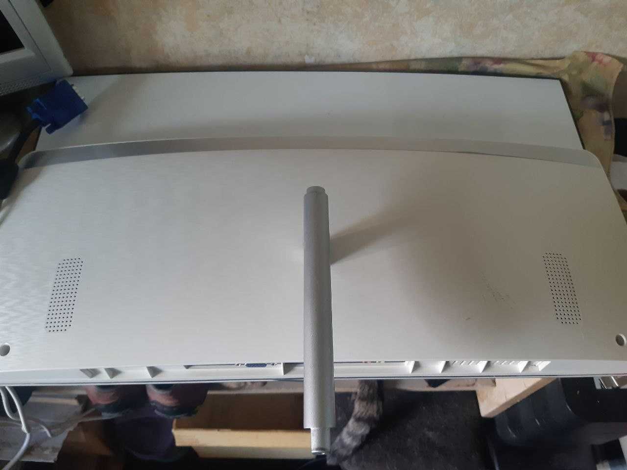 моноблок Lenovo 24" Curved в идеальном состоянии.