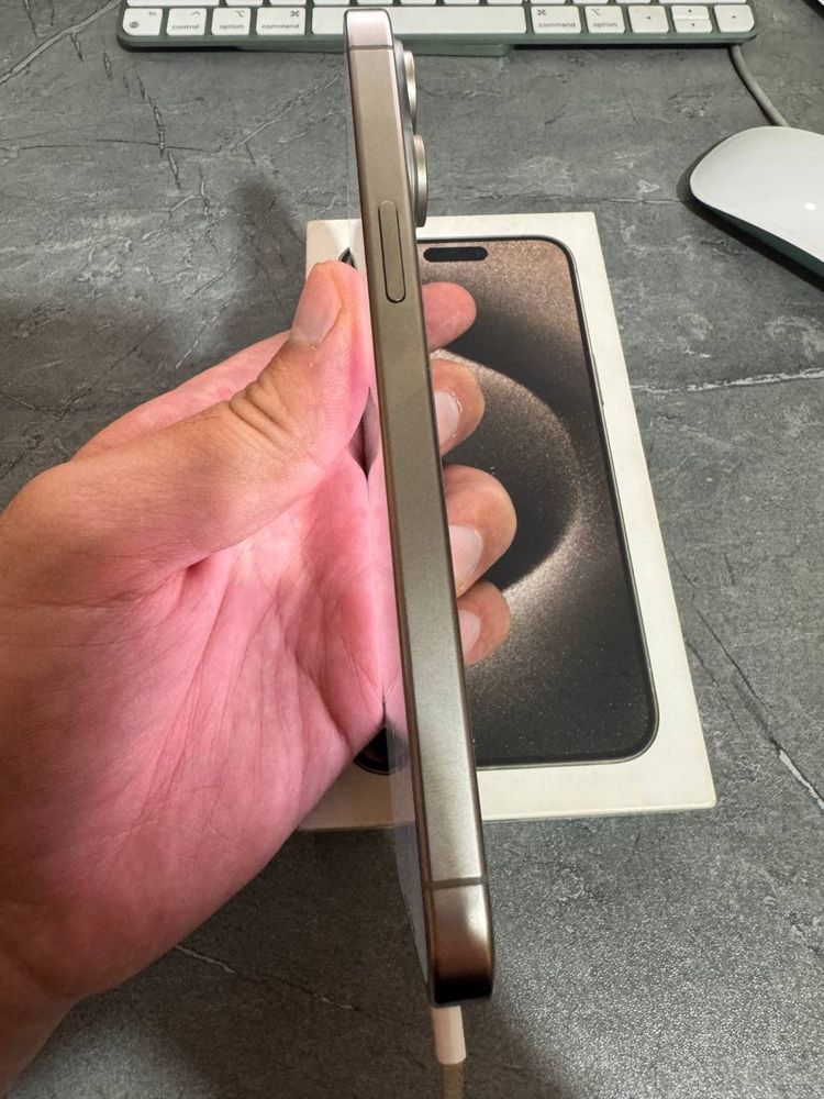 Iphone 15 pro max 256 gb holati rasmda
