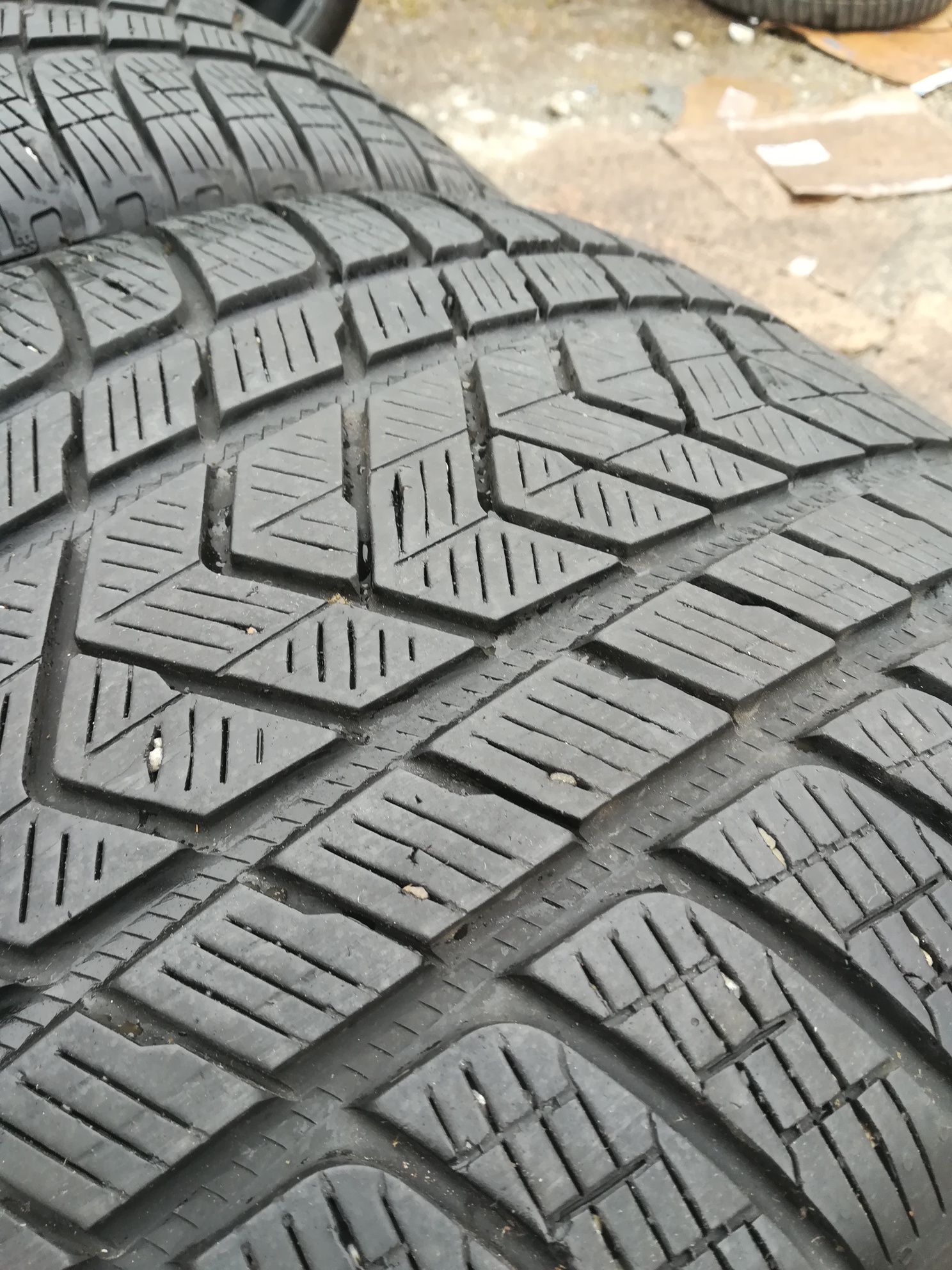 Перфектни 2бр.305/40/20 Pirelli dot2419 RSC