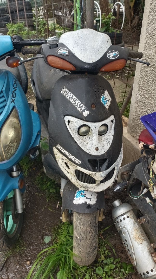 Lot de 3 scutere nu sau mai pornit de mult timp toate 3buc preț anunt