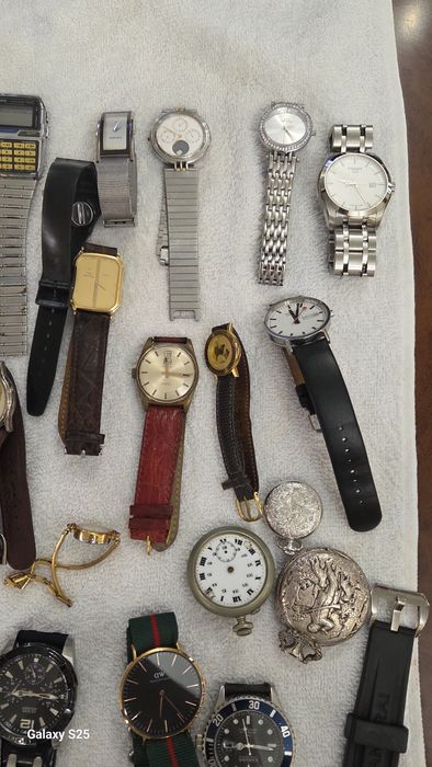 Ceasuri. Intre 100 lei. Si. 900 lei. Peste 40 buc