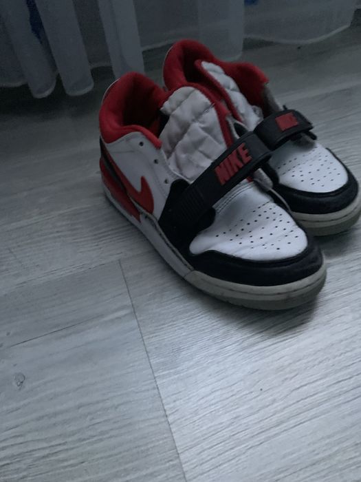 Vând papuci originali