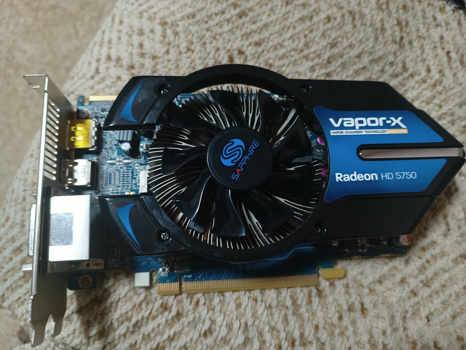 Placa video vapor x HD 5750