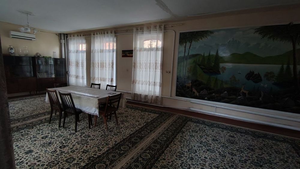 Hovli uy sotiladi