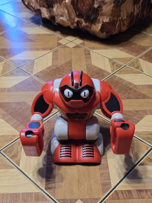 BoomBot интерактивна играчка Робот