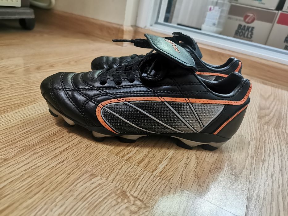 Детски спортни бутонки