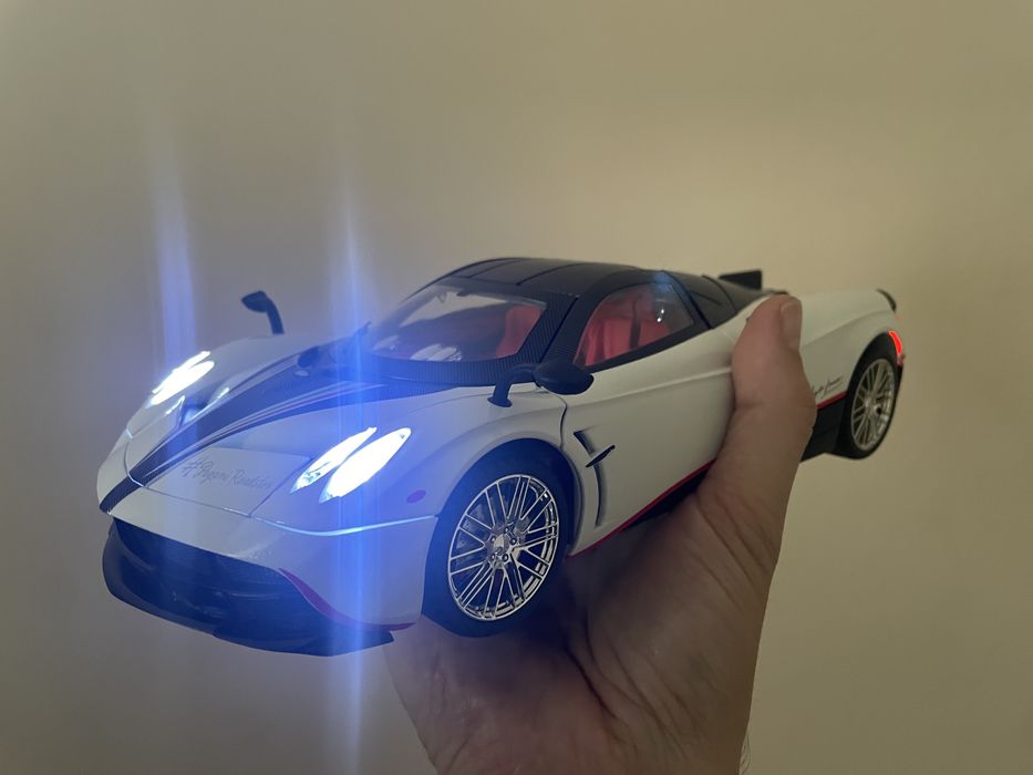 Pagani Huayra - Che Zhi - 1:18 - звук и светлини, нова (в стиропор)