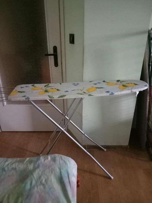 Маса за гладене с калъф