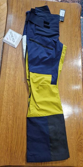 Vand trening ADIDAS TERREX GORE-TEX - pentru femei , marimea M