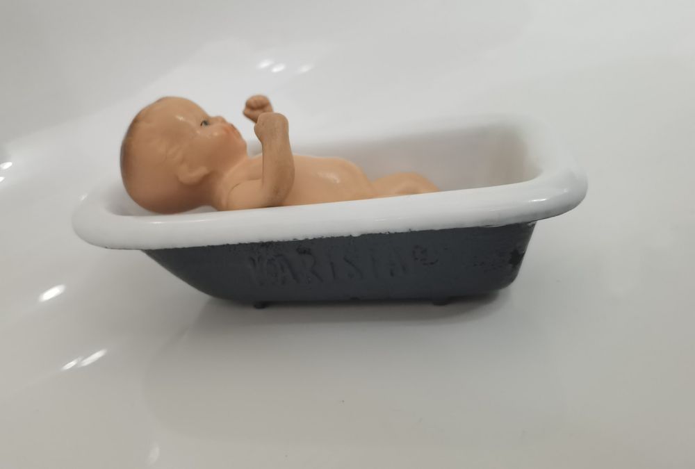 Cadă Fontă anii 40 și Bebeluș Porțelan Bisque anii 30