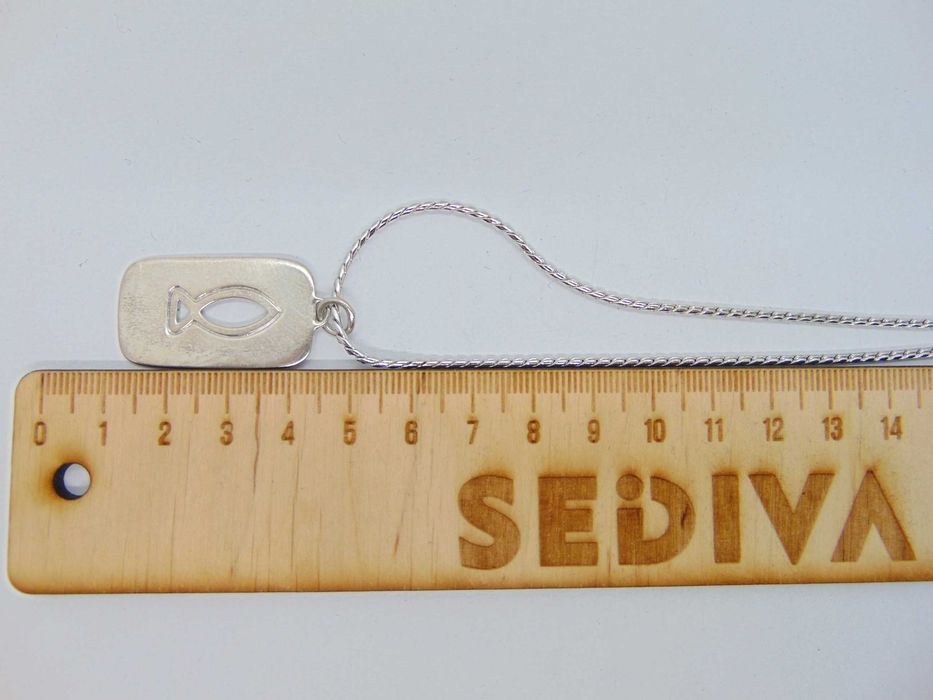 Lant din argint rodinat si pandantiv cu simbol crestin, peste