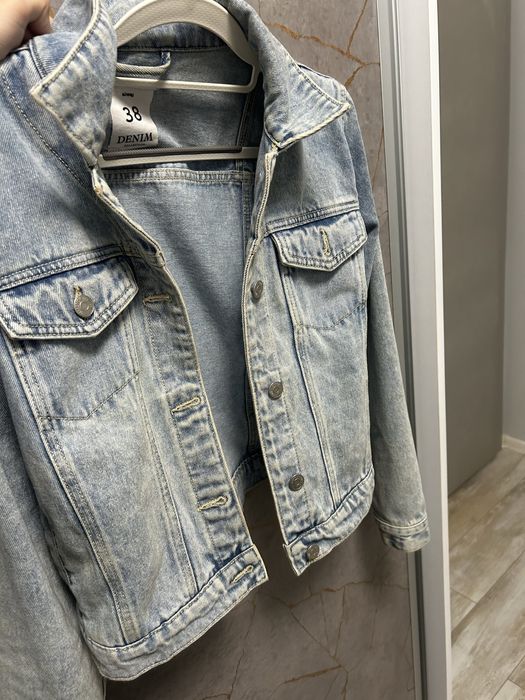 Чисто нови якета продавам две якета едно дънково и едно зимно