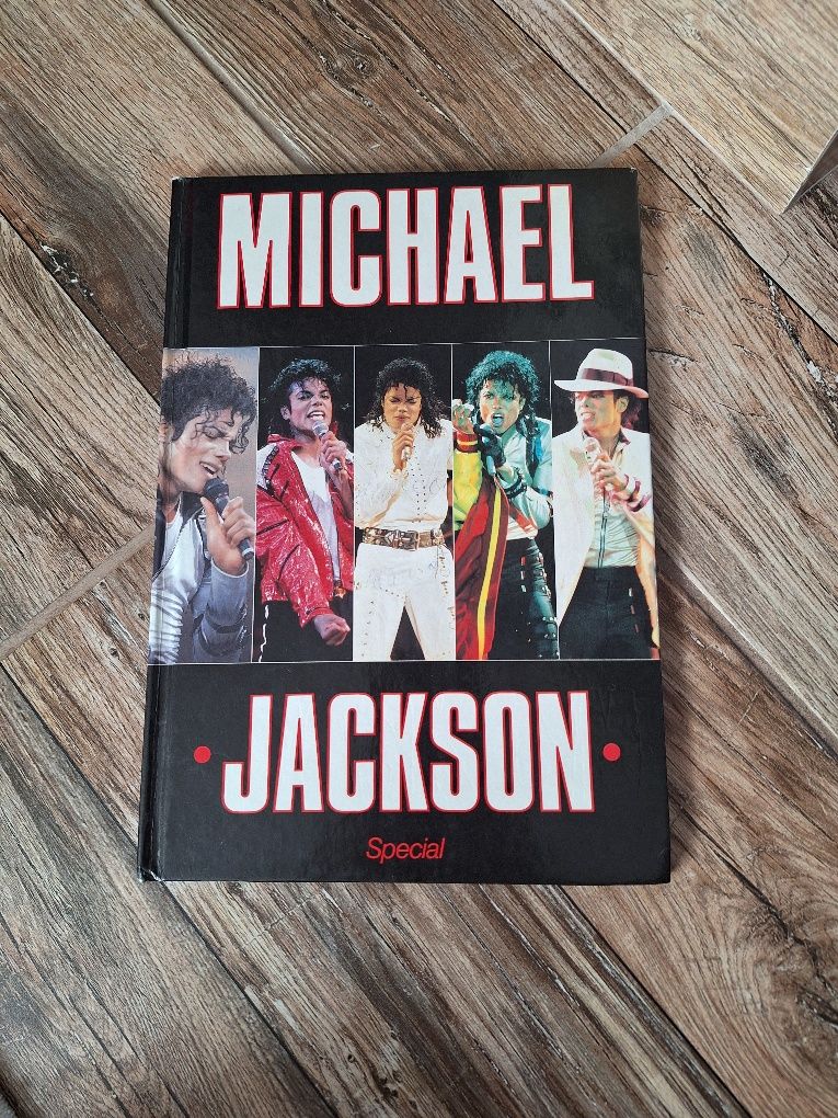 Vând albume de colecție  cu Michael  Jackson