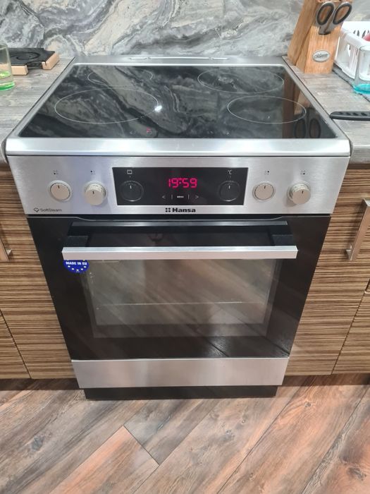 Продам кухню с плитой и вытяжкой бу