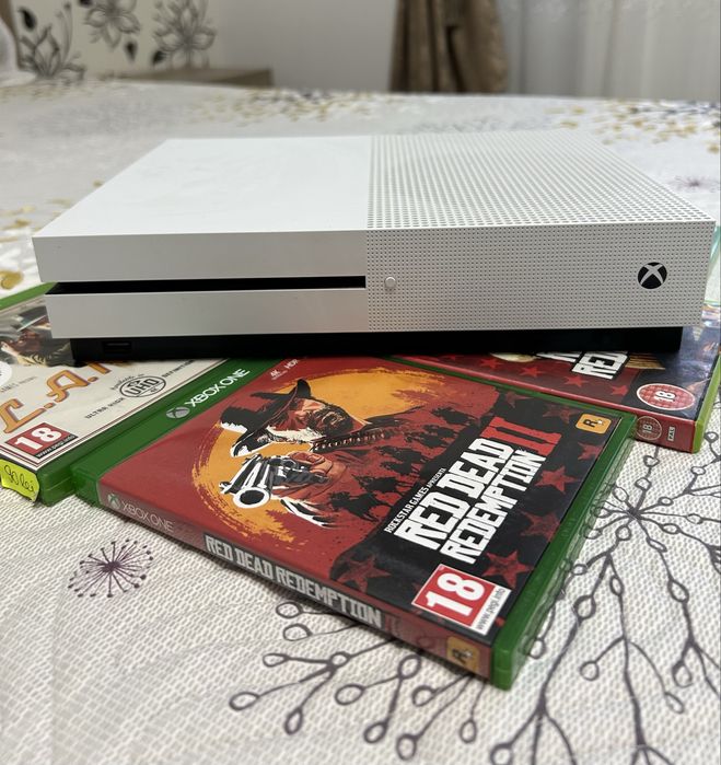 Xbox One S 1TB – în stare excelentă, folosit ocazional