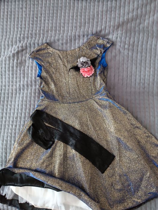 Два платья детские.