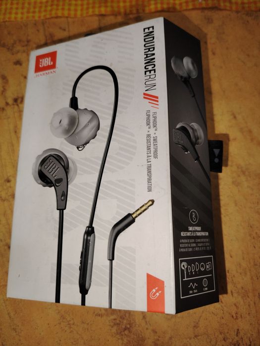 JBL слушалки нови