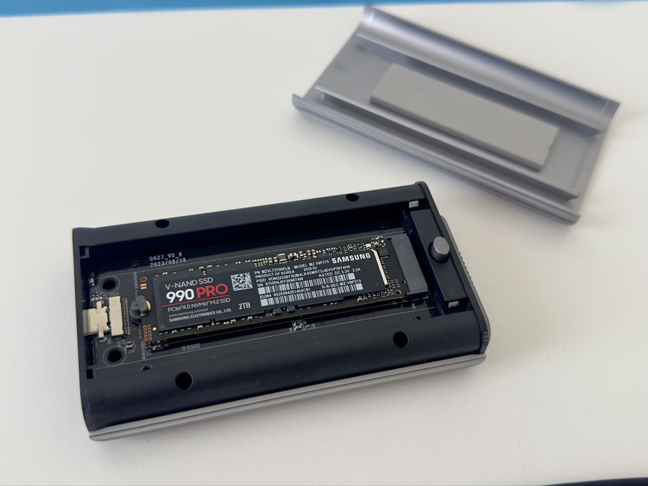 SSD Portabil USB 4 Rapid NVMe / Samsung 990 pro + Satechi enclosure