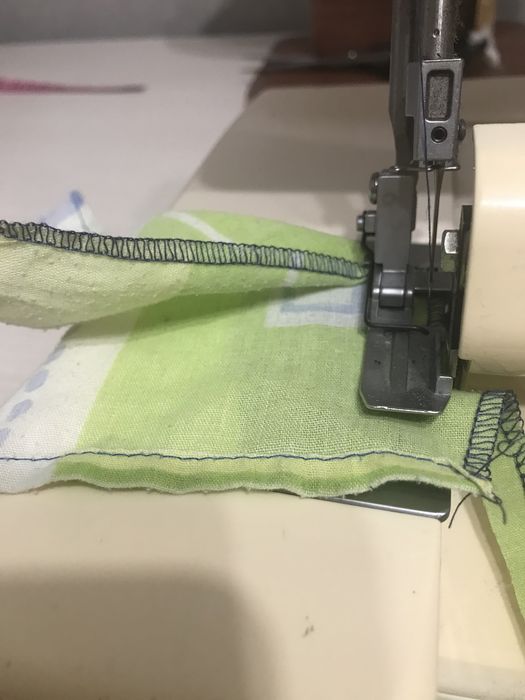 Продам бытовой 3-ниточный оверлог б/у