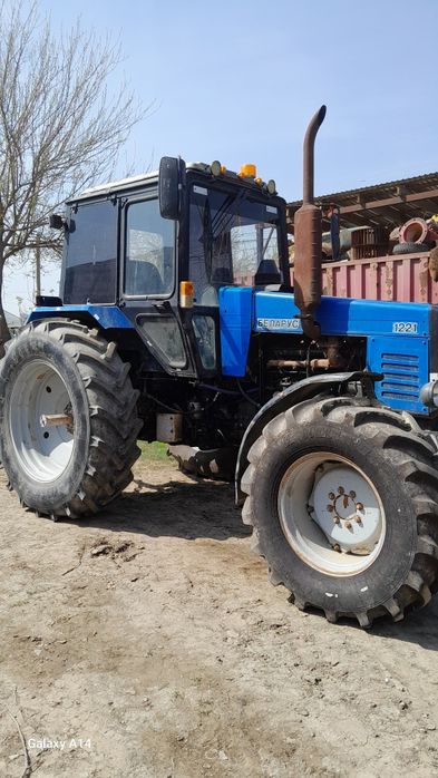 Трактор Беларус 1221
