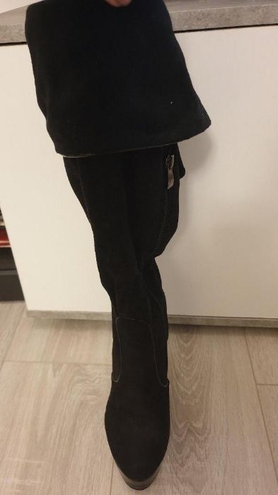 Cizme inalte din piele intoarsa