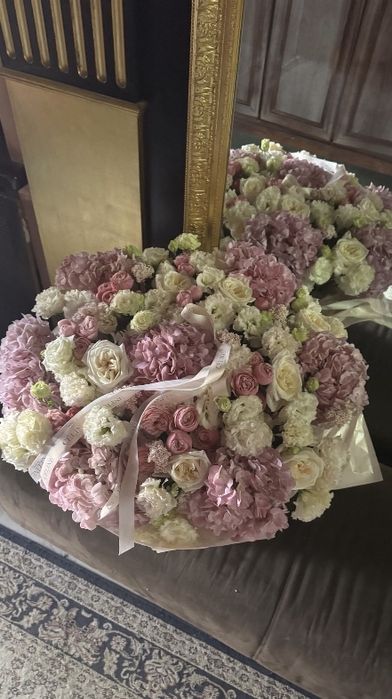 в продаже 2 букета большие огромные