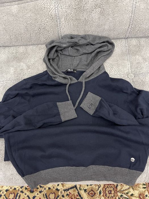 Продатеся свитер