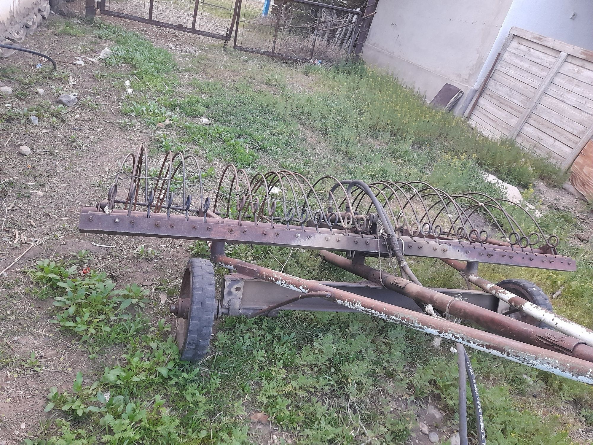 Трактор т40 в рабочем состояний