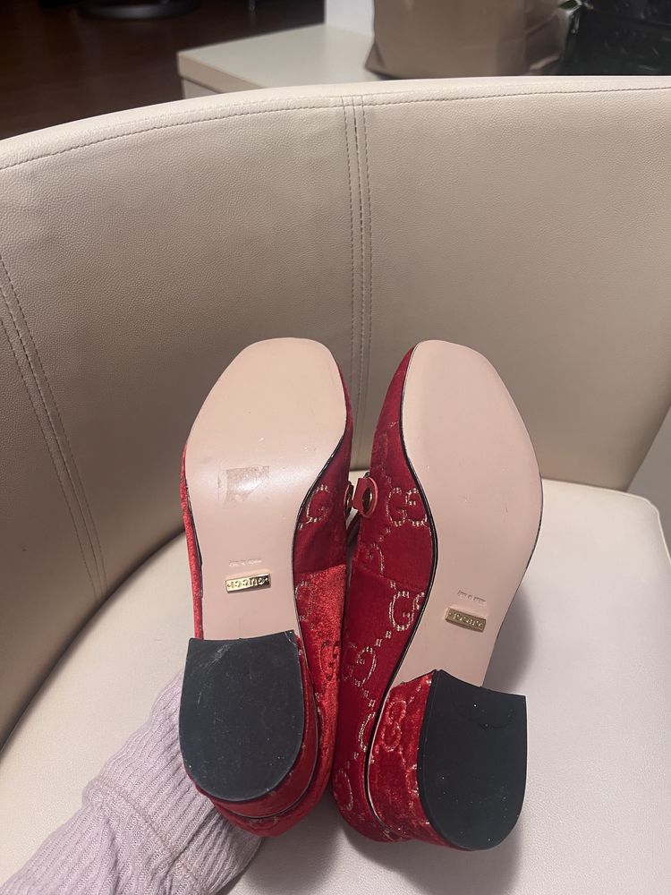 Pantofi Gucci catifea