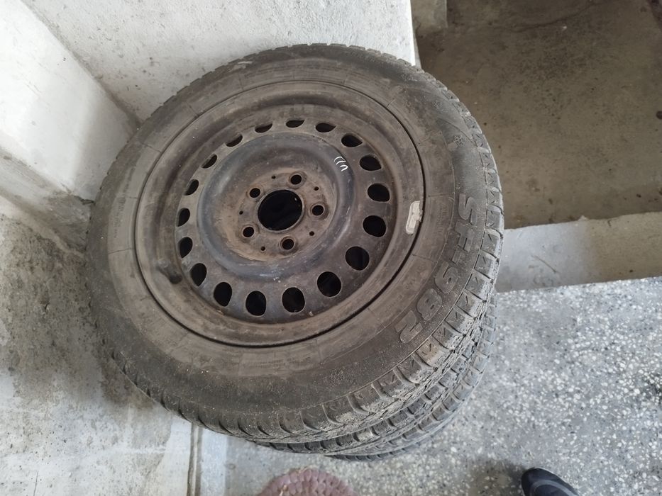 Продавам 4бр.джанти с гуми 195-65-15.  5-112мм