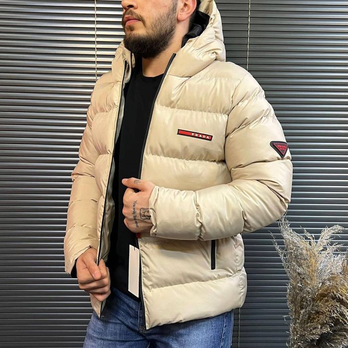 Geaca impermeabila Prada.Calitate luxury.Am mai multe mărimi