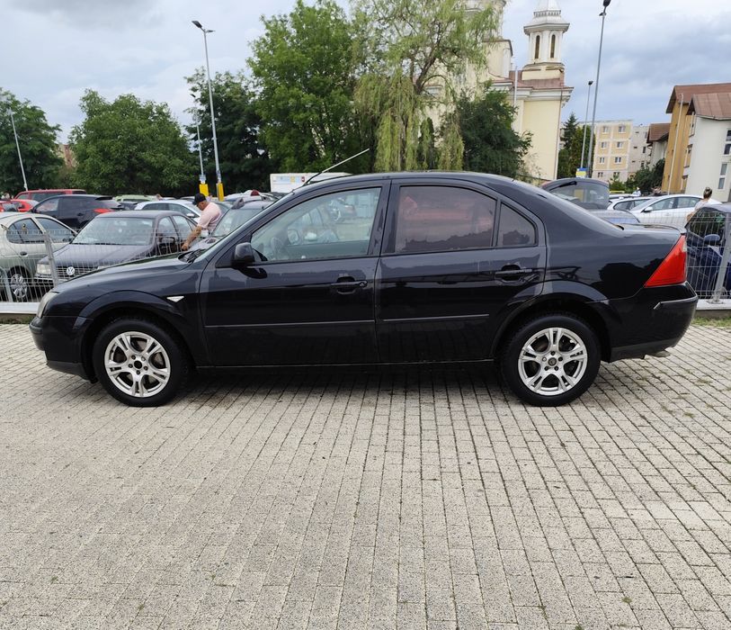 Vând Ford Mondeo